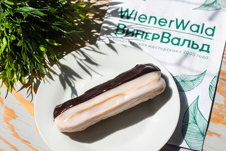 Эклер карамельный