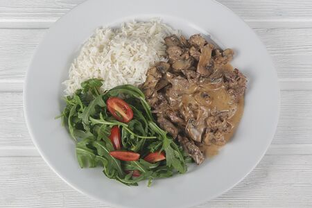 Телятина в сливочно-грибном соусе