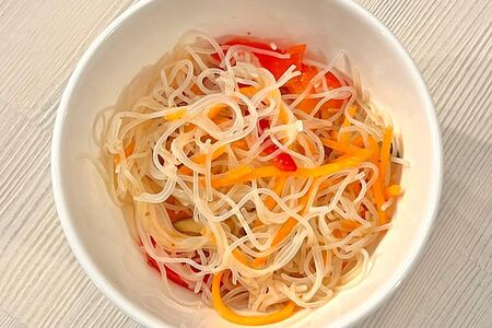 Салат с фунчозой