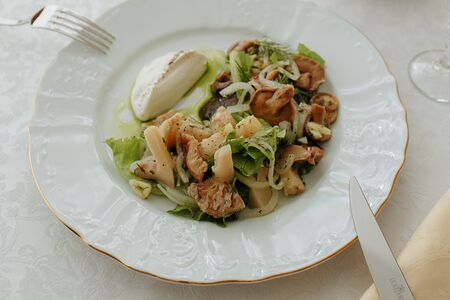 Маринованные грузди со сметаной и душистым маслом