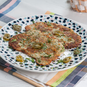 Драники с картофелем и халапеньо со сметаной