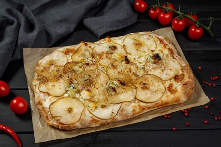 Пицца Груша и горгонзола