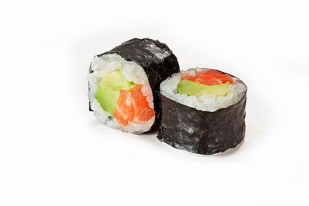 Ролл с лососем и авокадо