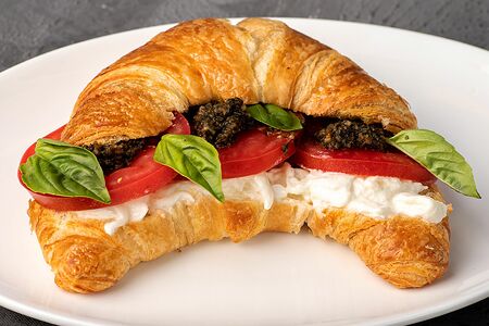 Круассан Томаты-страчателла