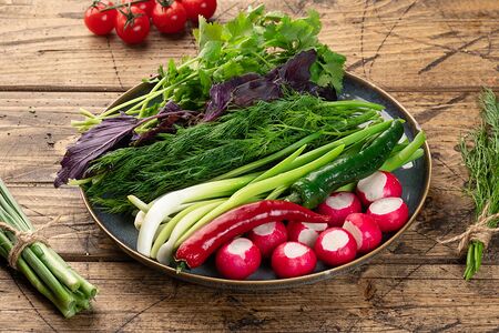 Тарелка с зеленью