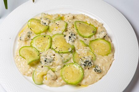 Ризотто с кабачками, сыром горгондзола и трюфелем