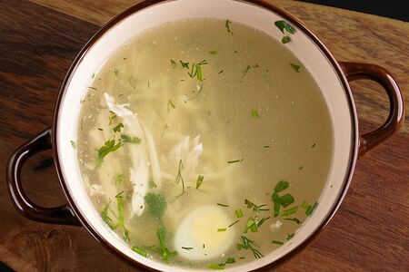 Куриный бульон с лапшой