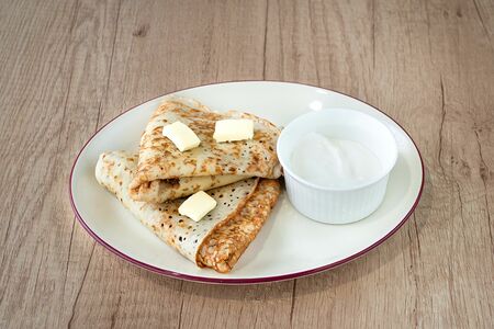 Блины с маслом со сметаной