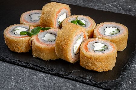 Тёплый ролл Филадельфия