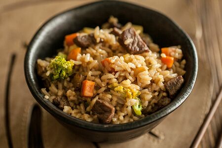 Вок Рис с говядиной и овощами