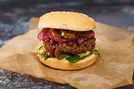 Бургер с инжирным вареньем