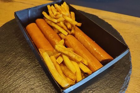 Фри с двумя колбасками