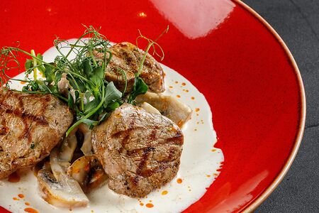 Медальоны из свинины