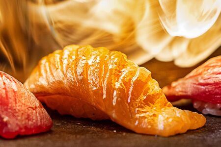 Суши лосось в огне