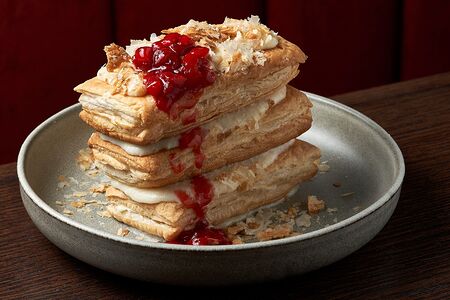 Наполеон с клубничным чатни