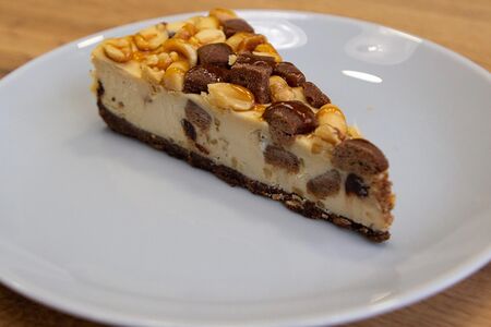 Чизкейк Карамельно-арахисовый