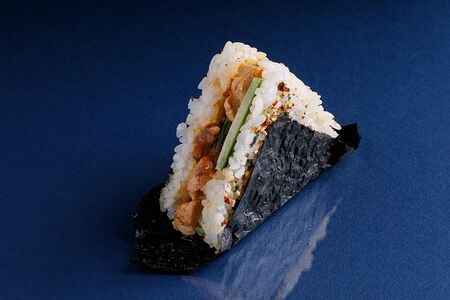 Онигири с курицей терияки