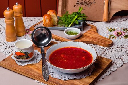 Борщ с пампушками и фасолью