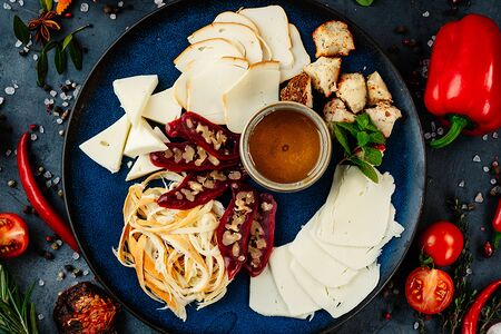 Ассорти кавказских сыров