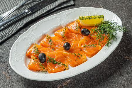 Сёмга слабосолёная с пряными травами