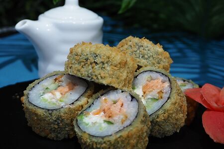 Жареный ролл Сяке Темпура