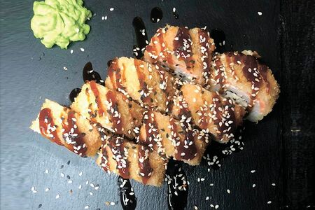 Ролл в темпуре Горячая Филадельфия