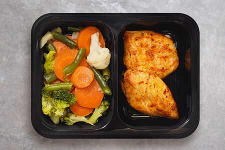 Овощи на пару с курицей гриль