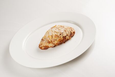 Миндальный круассан