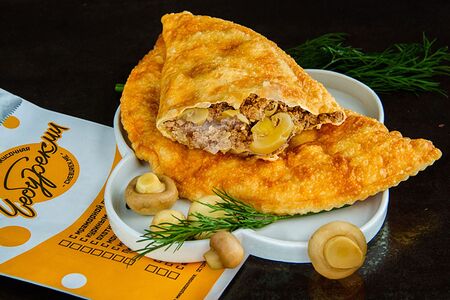 Чебурек с куриным фаршем и грибами