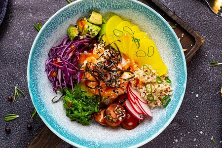 Поке с креветкой и чили-манго