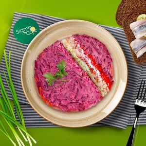 Салат слоеный с сельдью и свеклой