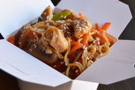 Яичная лапша с курицей