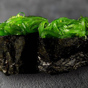 Суши с чукой, 2шт