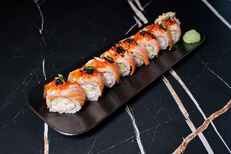Ролл лосось краб