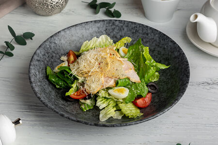 Салат Цезарь с цыпленком