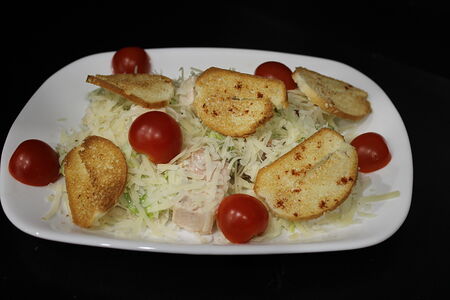 Салат Цезарь с курицей