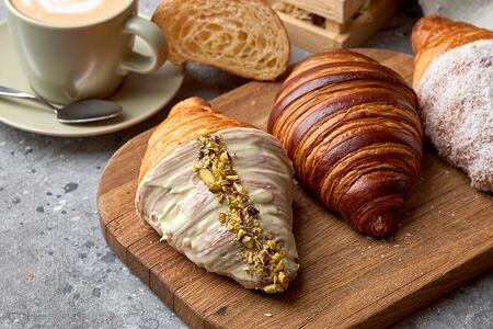 Круассан с фисташковым кремом