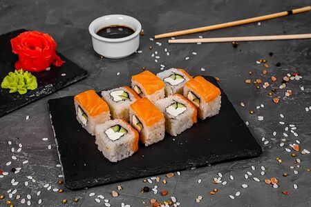 Ролл Филомания с лососем