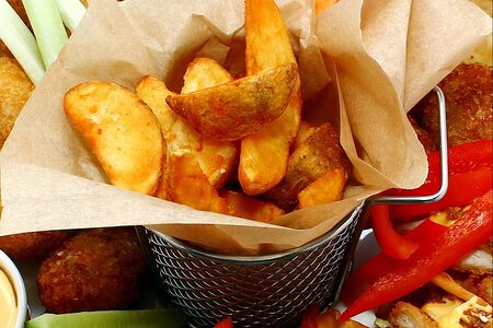 Картофель по-деревенски с томатным соусом