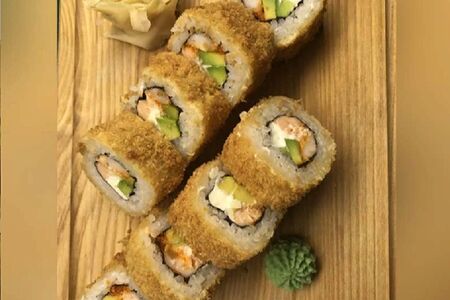 Жареный ролл Калифорния темпура с сыром