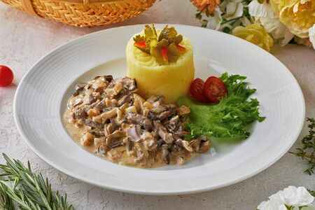 Бефстроганов из говядины с пюре