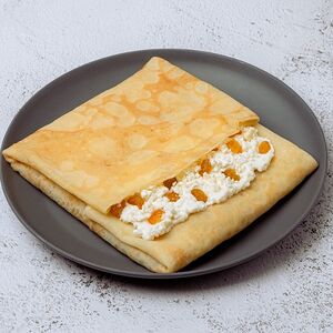 Блин с творогом и изюмом