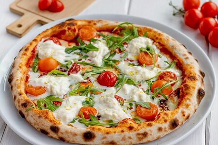 Пицца Страчателла и томаты