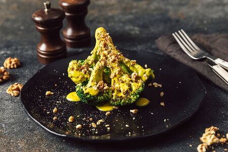 Брокколи с миндалём