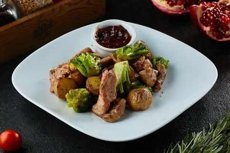 Телятина с овощами