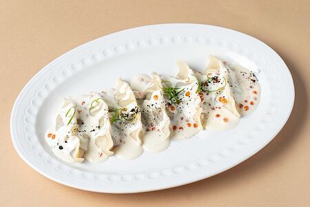 Вареники с капустой, беконом и красной икрой