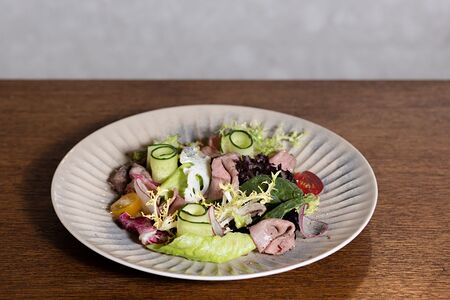 Салат с ростбифом