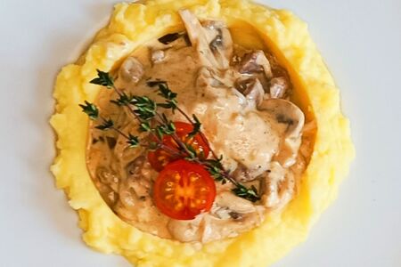 Говядина по-строгановски