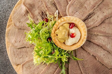 Говяжий язык с горчицей и хреном