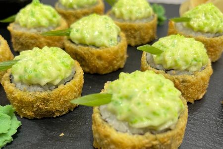 Запеченный ролл Цезарь с курицей